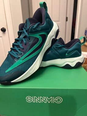 Nike Men’s Teal and Green Wave-Accent Sneakers